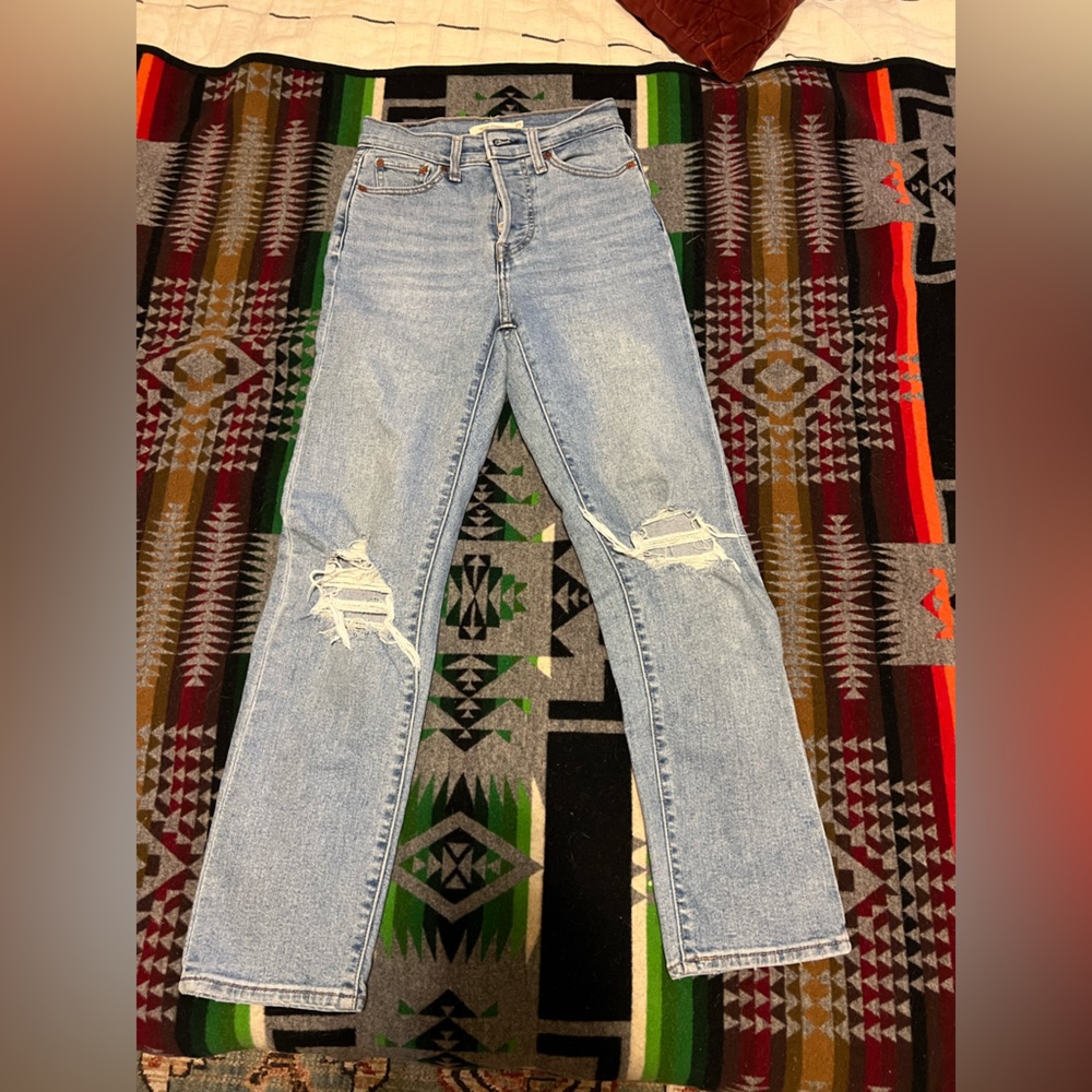 Levi’s wedgie straight size 25 light wash jeans